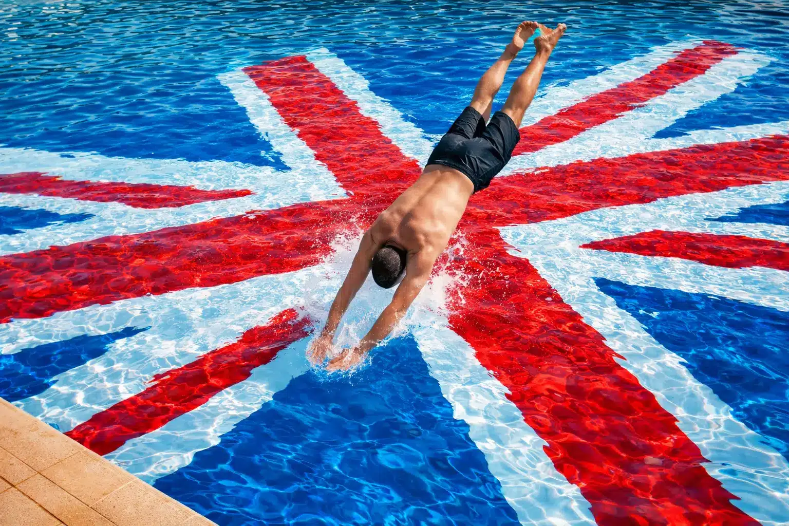 programme intensif d'anglais pour une immersion illustrée par un plongeon dans une piscine aux couleurs du drapeau britannique